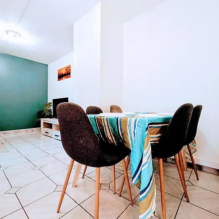 Spacious And Comfortable With Terrace In Downtown Courcouronnes
