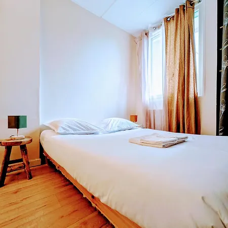Spacious And Comfortable With Terrace In Downtown