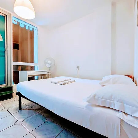 Spacious And Comfortable With Terrace In Downtown Διαμέρισμα *