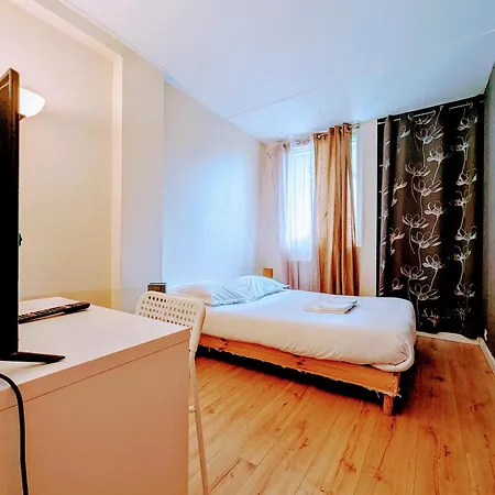 Spacious And Comfortable With Terrace In Downtown * Courcouronnes