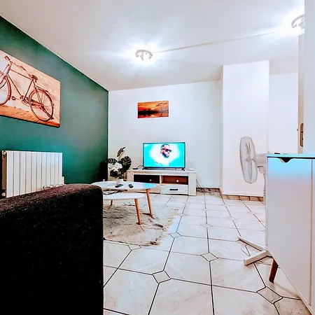 Spacious And Comfortable With Terrace In Downtown * Courcouronnes