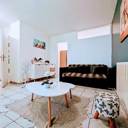 Spacious And Comfortable With Terrace In Downtown شقة