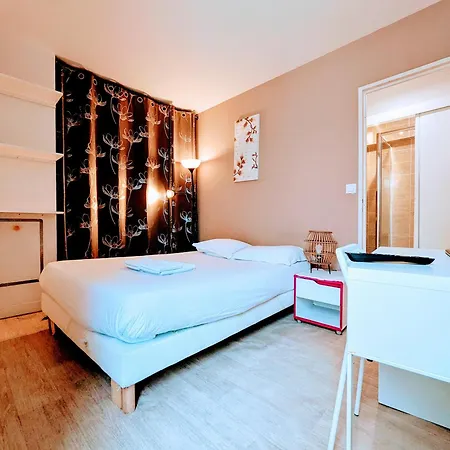 Spacious And Comfortable With Terrace In Downtown Courcouronnes
