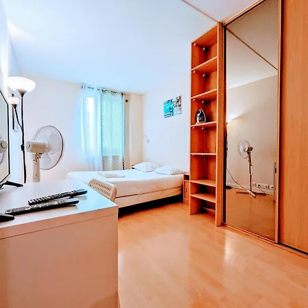 Spacious And Comfortable With Terrace In Downtown Διαμέρισμα Courcouronnes